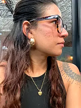 Yasmini – webcam model profile photo Image 19