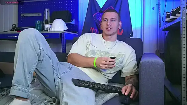 Remy18 – webcam model profile photo Image 19