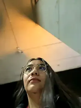 SunnyGloww – webcam model profile photo Image 5