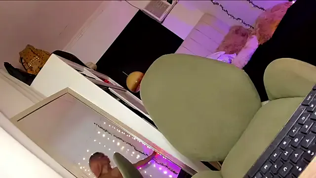 CaliStar23 – webcam model profile photo Image 13