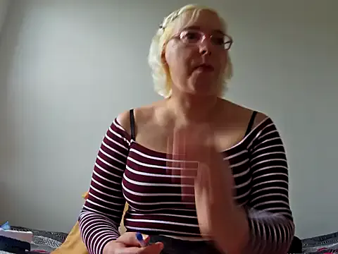 JoiDivision – webcam model profile photo Image 13