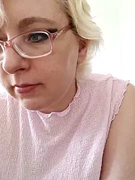 JoiDivision – webcam model profile photo Image 2