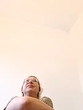 JoiDivision – webcam model profile photo Image 7