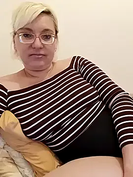 JoiDivision – webcam model profile photo Image 8