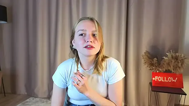 DaisyBloomX – webcam model profile photo Image 2