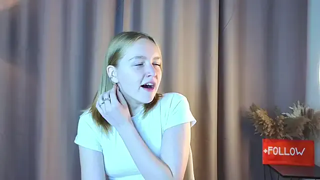 DaisyBloomX – webcam model profile photo Image 4