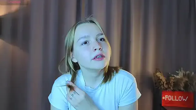 DaisyBloomX – webcam model profile photo Image 6