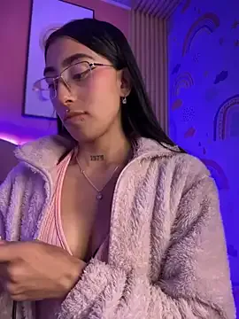 MiaDickens – webcam model profile photo Image 6