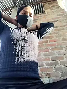 LeyaKan – webcam model profile photo Image 3