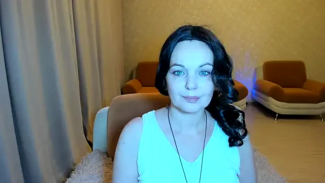 Yasmini – webcam model profile photo Image 6