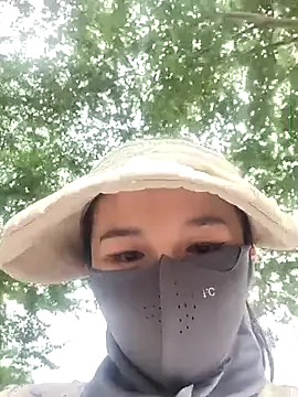 CarryOnJhonn – webcam model profile photo Image 2