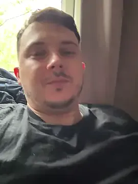 laura_collins – webcam model profile photo Image 3