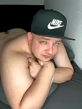 varasper – webcam model profile photo Image 5