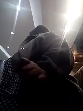 ElianJulian – webcam model profile photo Image 5