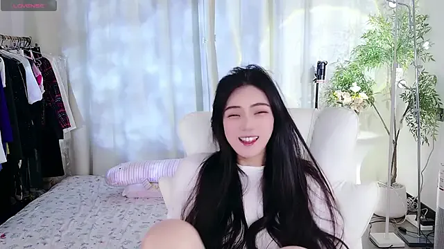 LuckLucy – webcam model profile photo Image 18