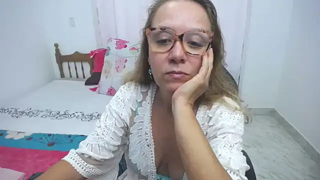 yeslluisa – webcam model profile photo