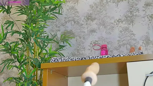 ItsEmmaFrost – webcam model profile photo Image 3