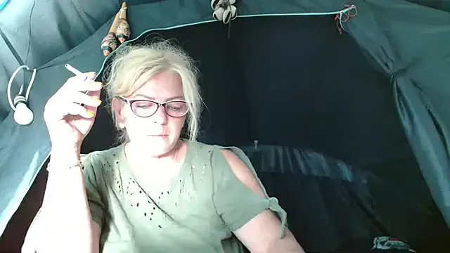 Yasmini – webcam model profile photo Image 9