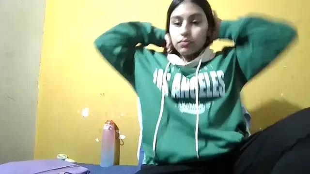 LiaRussel – webcam model profile photo Image 10