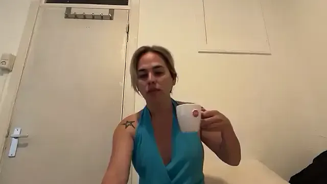 TalkingLegs – webcam model profile photo Image 10