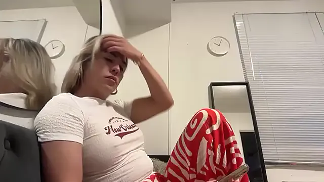 TalkingLegs – webcam model profile photo Image 8